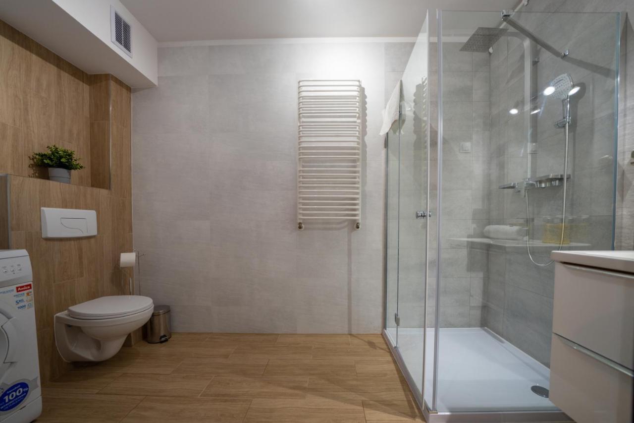 Rentplanet - Apartamenty Pstrowskiego ชกลาร์สกา ปอเรมบา ภายนอก รูปภาพ