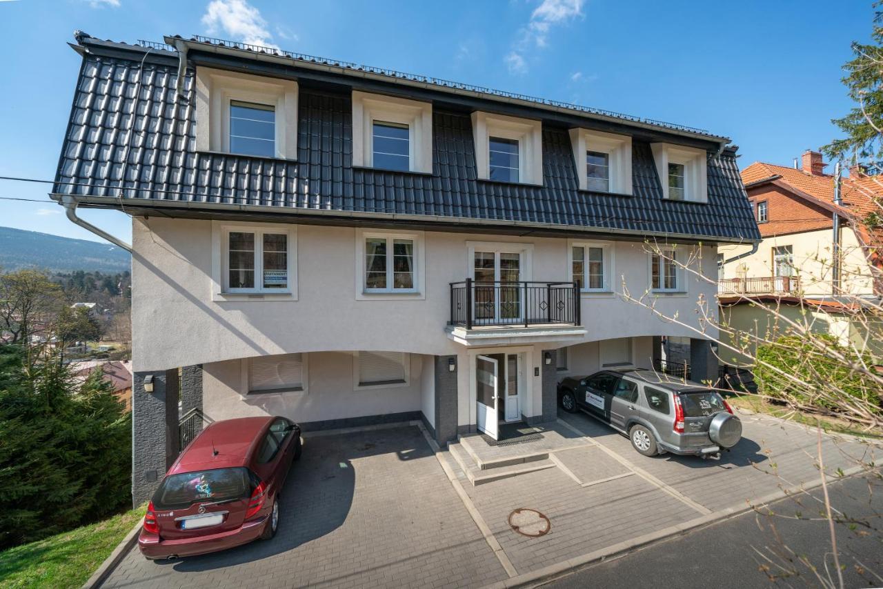 Rentplanet - Apartamenty Pstrowskiego ชกลาร์สกา ปอเรมบา ภายนอก รูปภาพ
