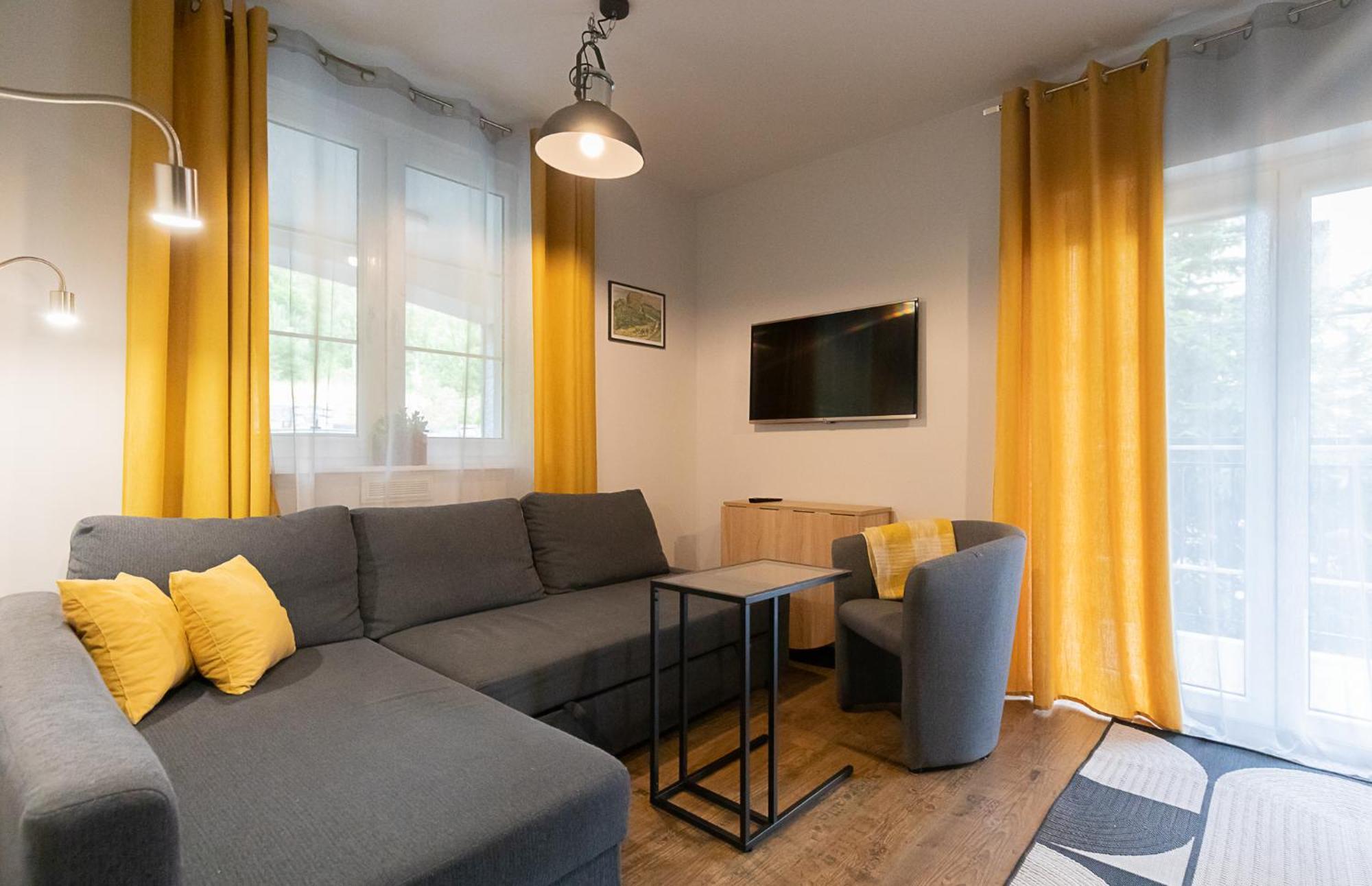 Rentplanet - Apartamenty Pstrowskiego ชกลาร์สกา ปอเรมบา ภายนอก รูปภาพ