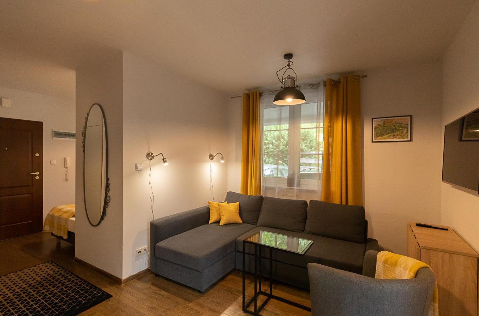 Rentplanet - Apartamenty Pstrowskiego ชกลาร์สกา ปอเรมบา ภายนอก รูปภาพ