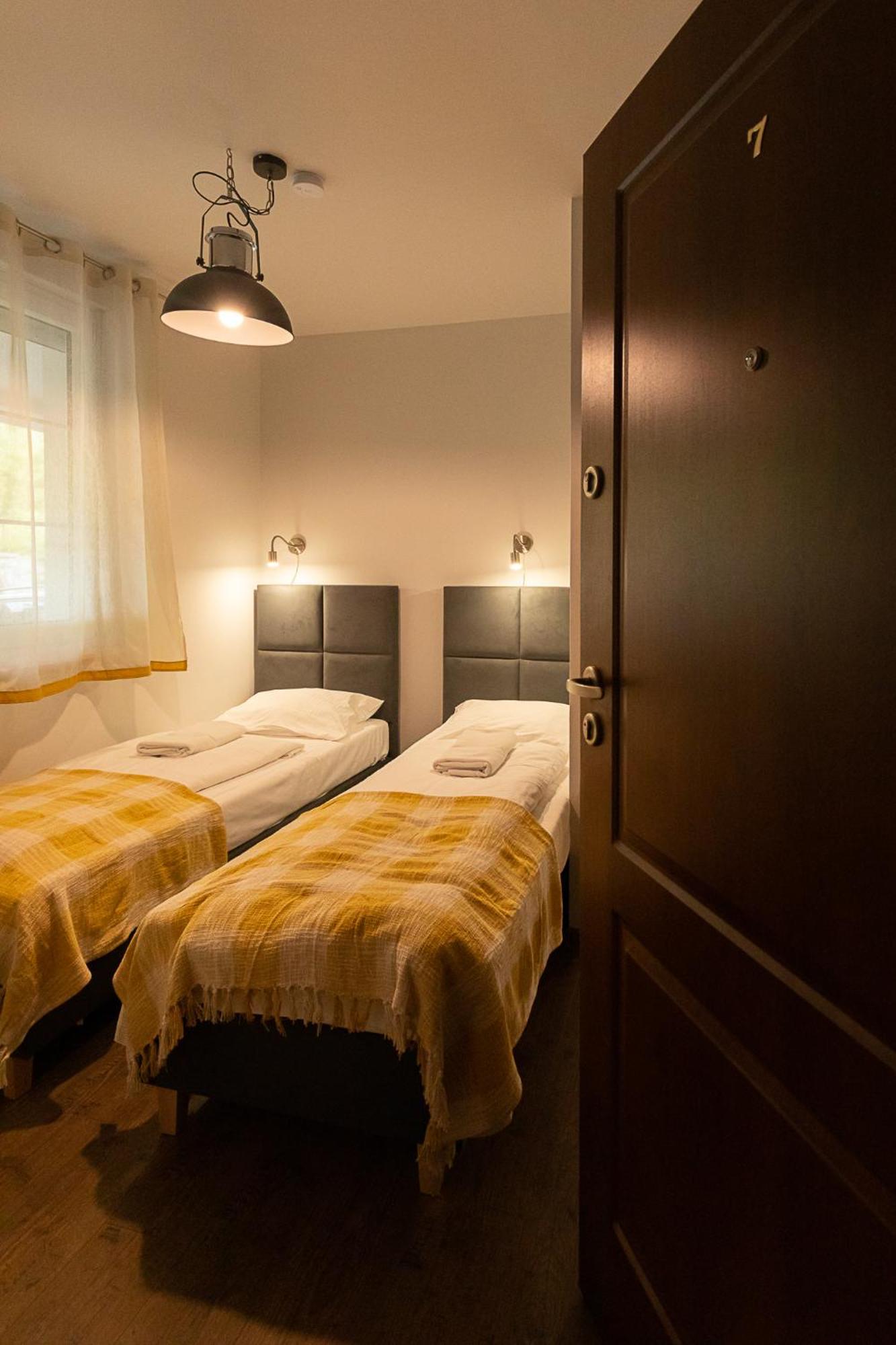 Rentplanet - Apartamenty Pstrowskiego ชกลาร์สกา ปอเรมบา ภายนอก รูปภาพ